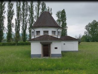 Mehr als nur ein Häuschen in der Landschaft: Einer von vier Tiefbrunnen in Grenzach/Wyhlen. (Foto: ED Netze GmbH)