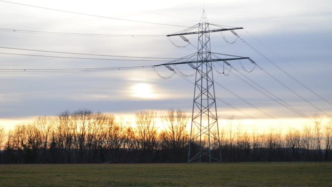 Nicht überall sehen die Strommasten so aus wie in Deutschland. Ein spannender Vergleich der drei Länder Deutschland, Frankreich und der Schweiz. Foto: ED Netze GmbH